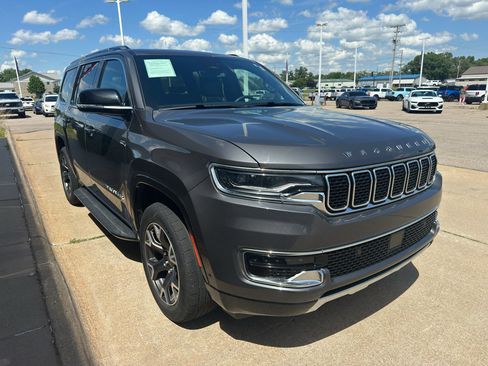 Used 2024 Jeep Wagoneer Series III AWD/4WD image 2
