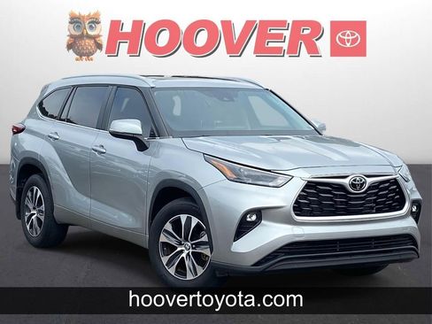 Used 2023 Toyota Highlander XLE image 1