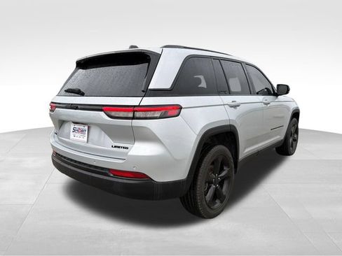 Used 2024 Jeep Grand Cherokee Limited w/ Black Appearance Package AWD/4WD image 5