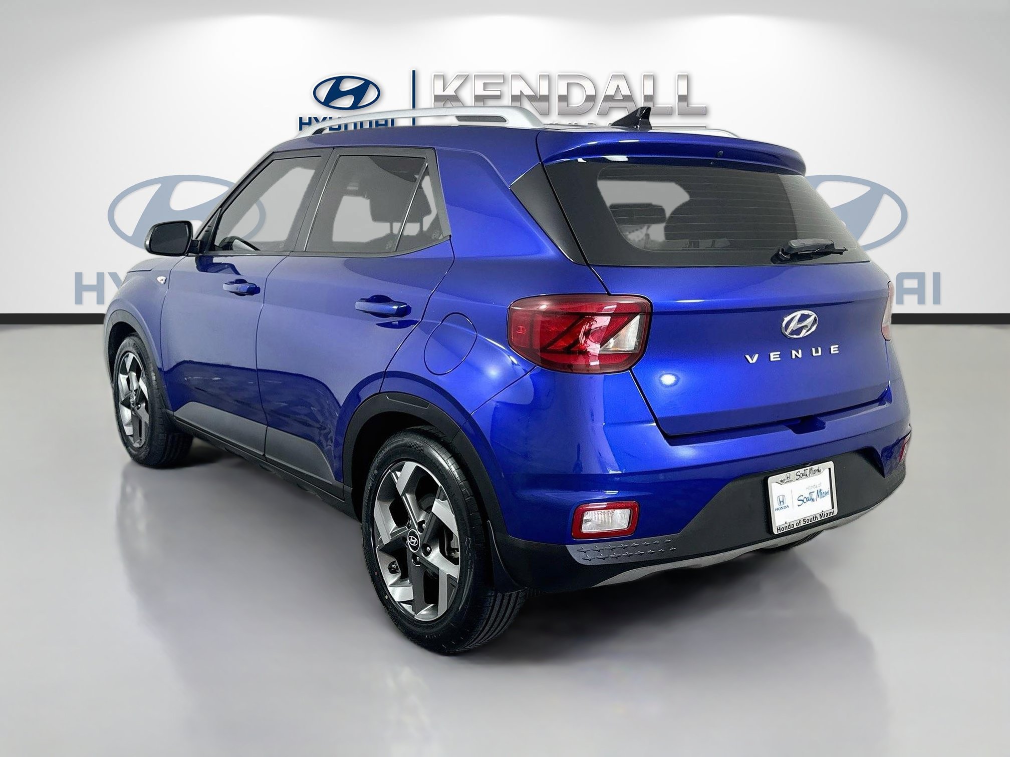 Used 2022 Hyundai Venue Limited FWD image 4