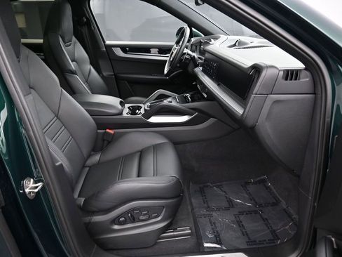 Certified 2025 Porsche Cayenne S AWD/4WD image 30