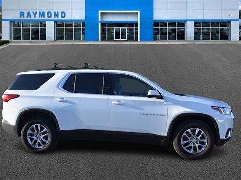 Certified 2019 Chevrolet Traverse LT image 2