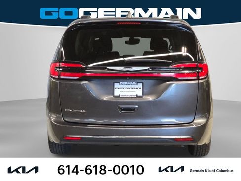 Used 2022 Chrysler Pacifica Touring-L FWD image 9