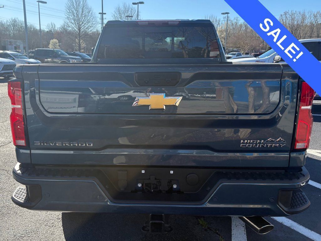 Used 2025 Chevrolet Silverado 2500 High Country w/ Technology Package AWD/4WD image 14
