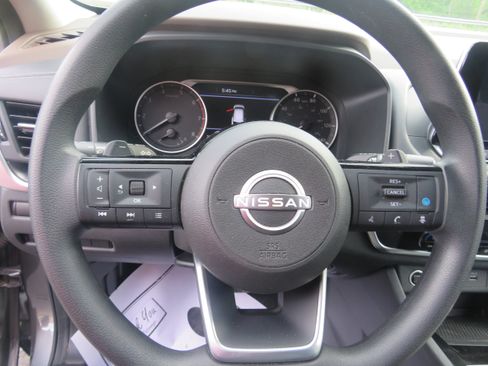 Used 2023 Nissan Rogue SV AWD/4WD image 14