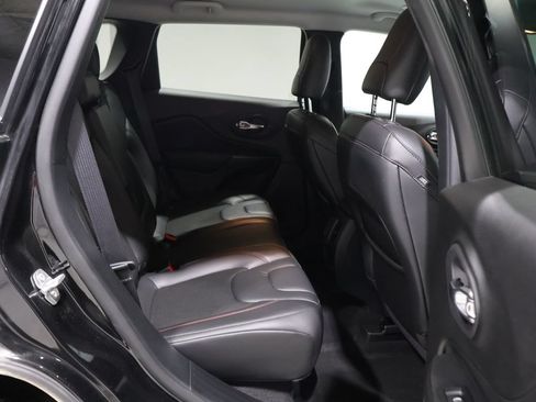 Used 2020 Jeep Cherokee Trailhawk w/ Cold Weather Group AWD/4WD image 22
