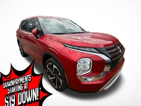 Used 2024 Mitsubishi Outlander SE image 1