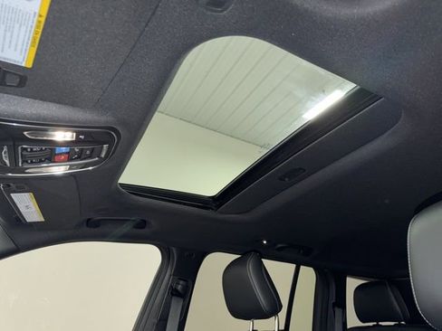 Used 2023 Jeep Grand Cherokee Altitude image 14