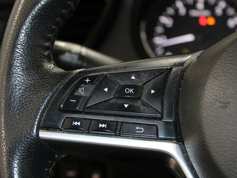 Used 2020 Nissan Rogue SV FWD image 39