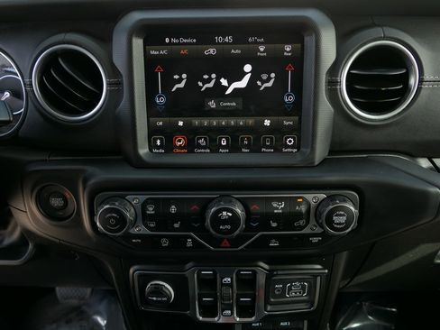 Used 2022 Jeep Wrangler Unlimited Sahara w/ Cold Weather Group image 16