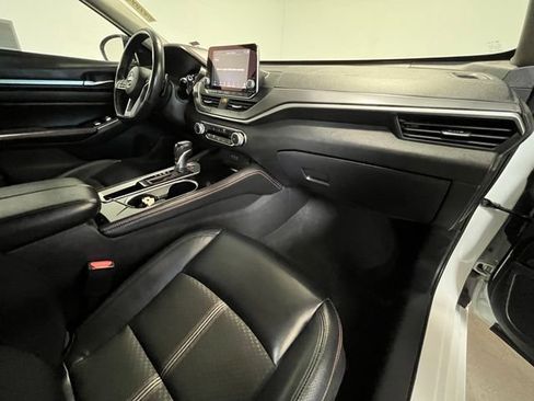Used 2024 Nissan Altima 2.5 SR FWD image 11