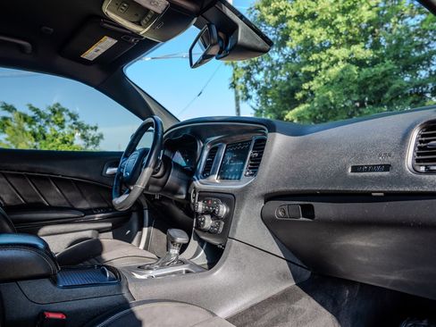 Used 2017 Dodge Charger R/T RWD image 31