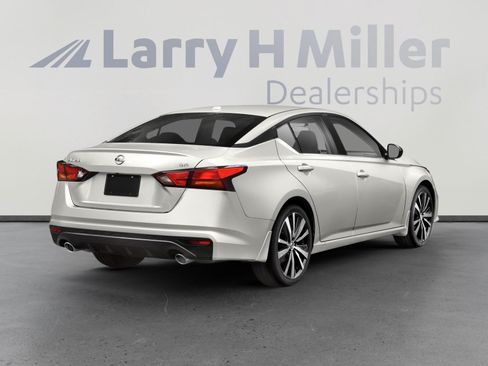 Used 2021 Nissan Altima 2.5 SR FWD image 3