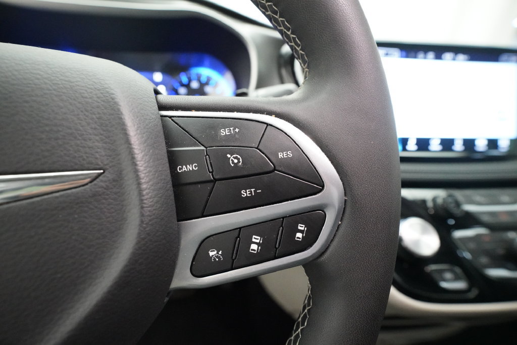 Used 2024 Chrysler Pacifica Touring-L AWD/4WD image 20