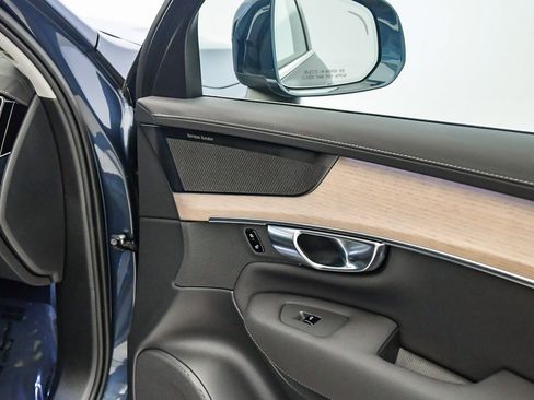 Certified 2025 Volvo XC90 B6 Plus w/ Protection Package Premier image 20