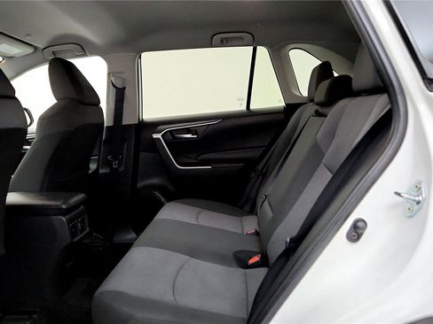 Used 2025 Toyota RAV4 XLE AWD/4WD image 21