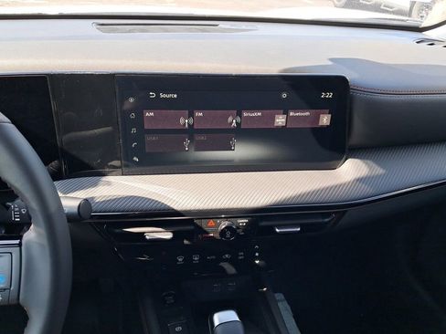 New 2025 Nissan Kicks SR image 18