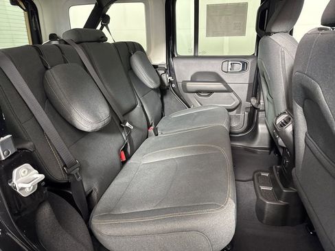 Used 2025 Jeep Wrangler Unlimited Sahara image 16