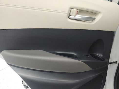 Used 2023 Toyota Corolla Cross XLE w/ Convenience Package FWD image 9