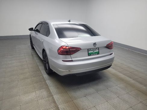 Used 2018 Volkswagen Passat 2.0T R-Line FWD image 5