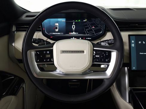 Used 2025 Land Rover Range Rover SE image 19