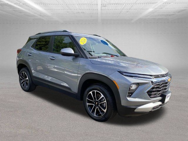 Used 2025 Chevrolet TrailBlazer LT AWD/4WD image 4