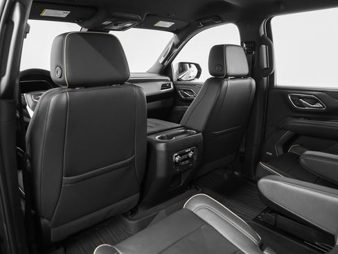 Used 2023 GMC Yukon XL SLT image 57