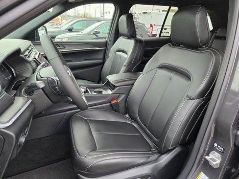 New 2025 Jeep Grand Cherokee Limited image 15