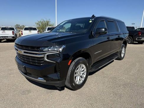 Used 2022 Chevrolet Suburban LT w/ Luxury Package image 4