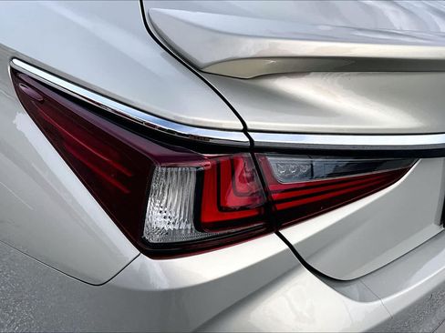 Used 2022 Lexus ES 350 Ultra Luxury w/ Accessory Package 2 FWD image 29
