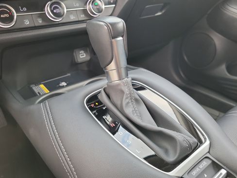 Used 2024 Honda HR-V EX-L image 30