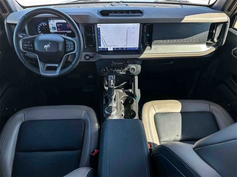 Used 2024 Ford Bronco Wildtrak image 11