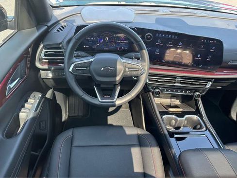 Used 2025 Chevrolet Traverse Z71 w/ Driver Confidence Package AWD/4WD image 18