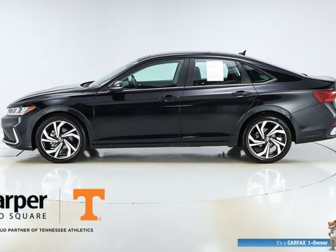 Used 2025 Volkswagen Jetta SEL FWD image 2