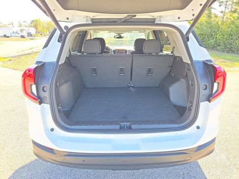 Certified 2023 GMC Terrain SLE w/ Driver Convenience Package image 5