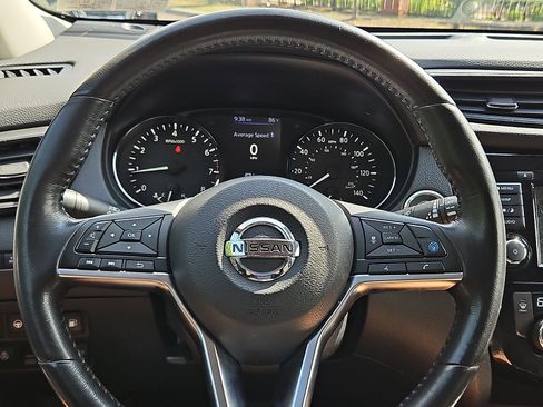Certified 2019 Nissan Rogue SV w/ Premium Package AWD/4WD image 18