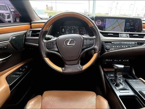 Used 2019 Lexus ES 350 Ultra Luxury w/ Accessory Package FWD image 5