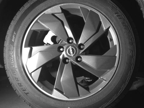 Used 2025 Nissan Rogue SV FWD image 15