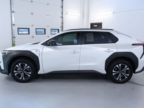 Used 2024 Subaru Solterra Premium image 4