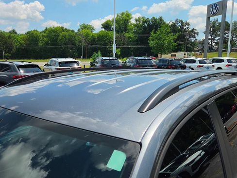 Used 2024 Volkswagen Atlas SE FWD image 11