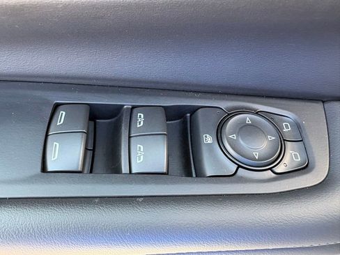 Used 2025 Chevrolet Suburban Z71 AWD/4WD image 31
