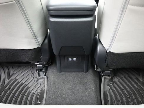 Certified 2024 Toyota Prius XLE image 28