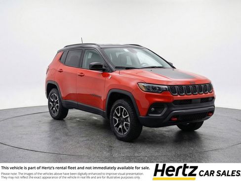 Used 2025 Jeep Compass Trailhawk AWD/4WD image 1