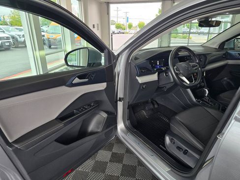 Used 2024 Volkswagen Taos SE FWD image 30