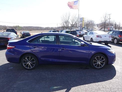 Used 2015 Toyota Camry XSE w/ Moonroof Package image 3