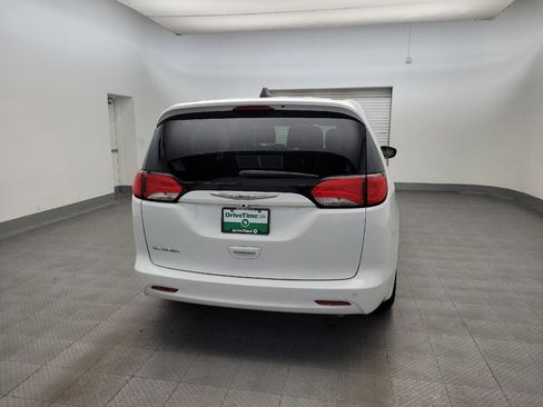 Used 2020 Chrysler Voyager L FWD image 7