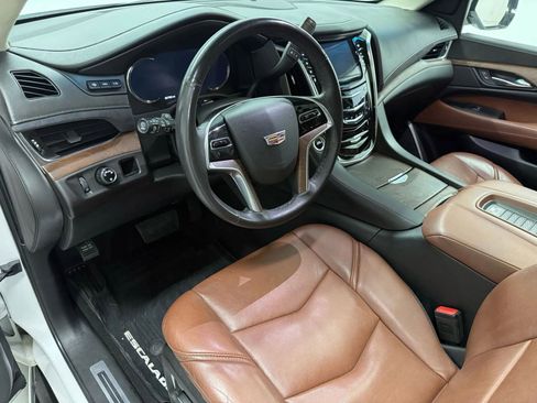 Used 2018 Cadillac Escalade Luxury w/ LPO, Radiant Package image 10