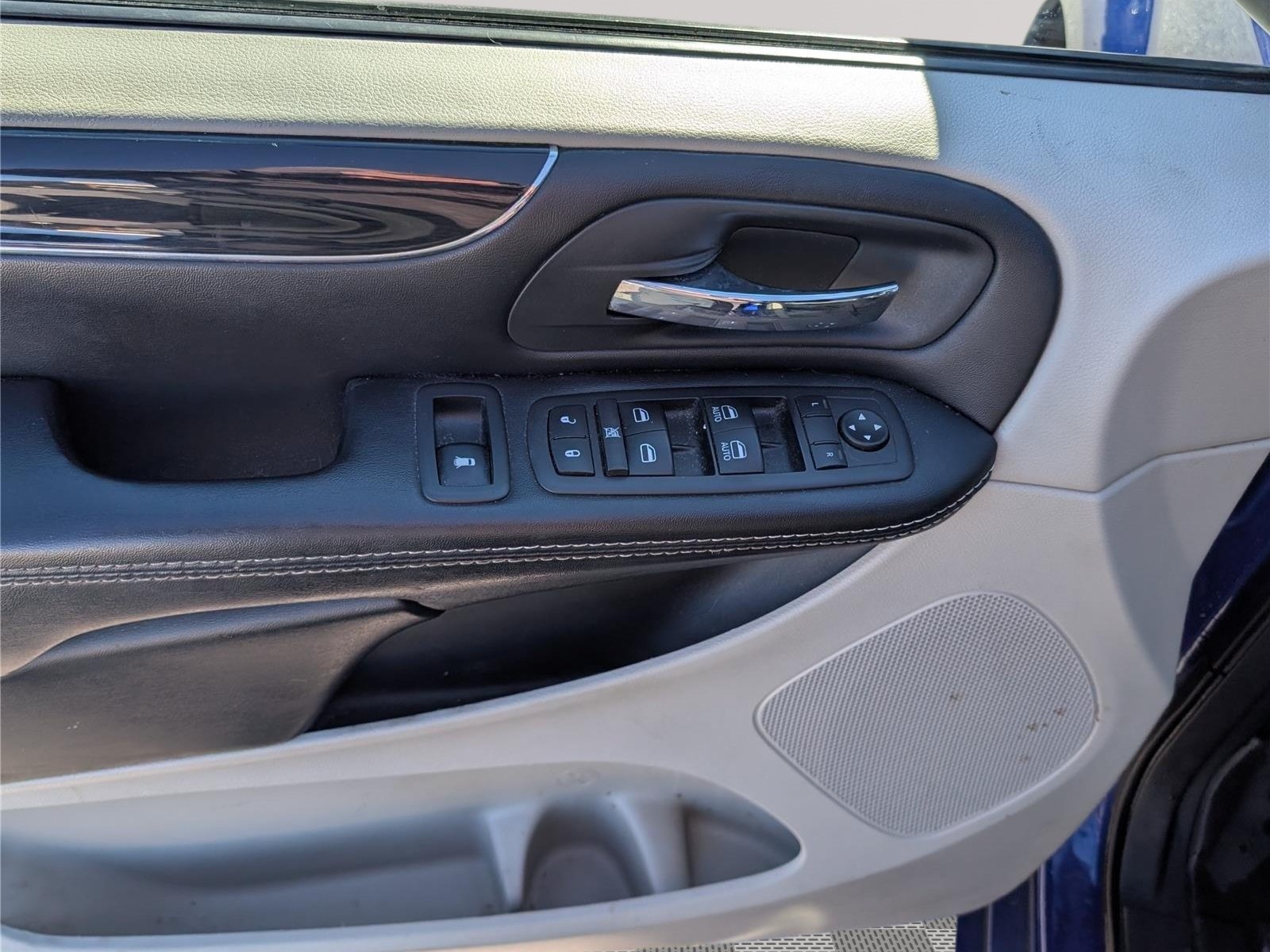 Used 2020 Dodge Grand Caravan SXT FWD image 20