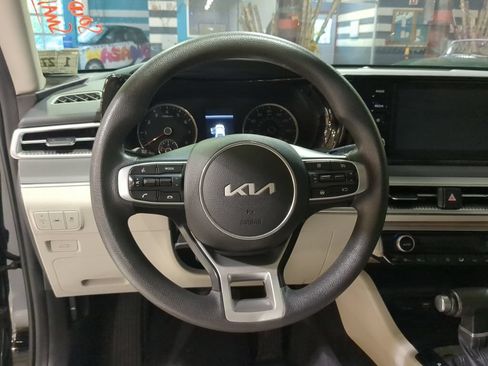 Used 2022 Kia K5 LXS FWD image 2