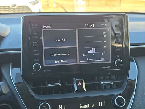 Used 2022 Toyota Corolla Cross XLE image 27